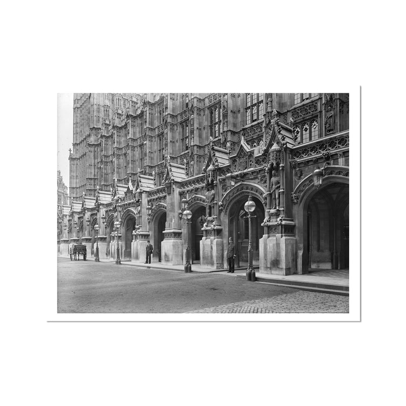 New Palace Yard with a policeman, c.1905 Fine Art Print